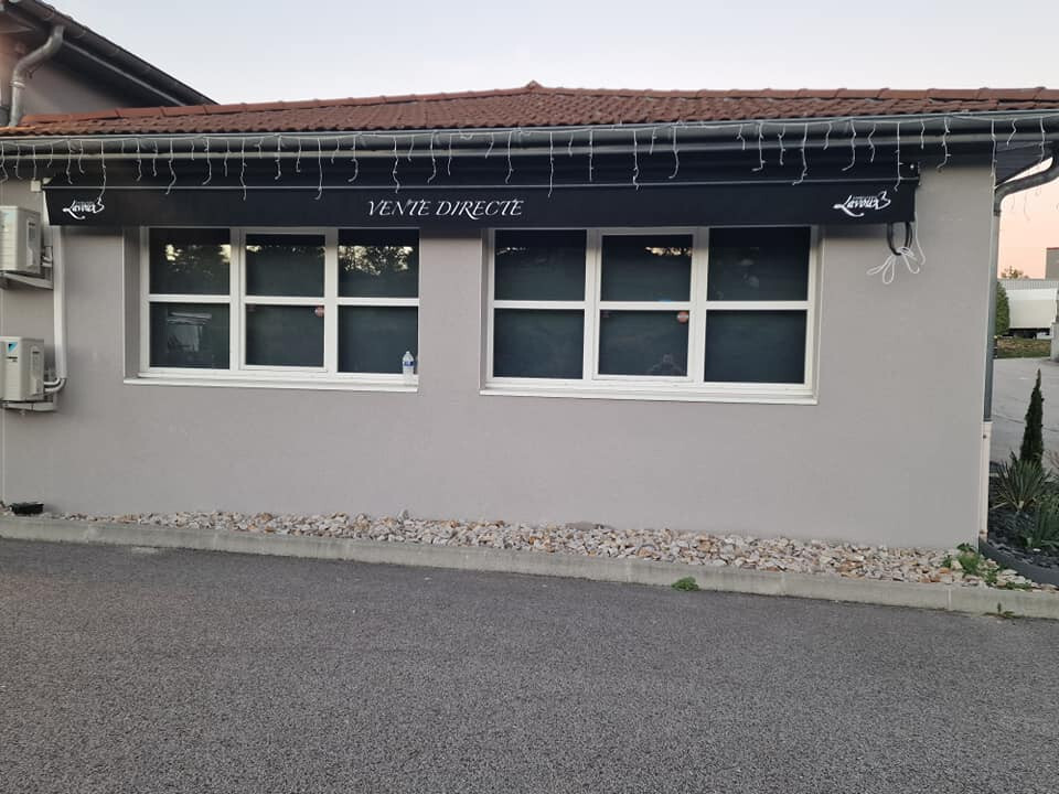 POSE DE STORE BANNE DANS UNE CHARCUTERIE à MONISTROL-SUR-LOIRE